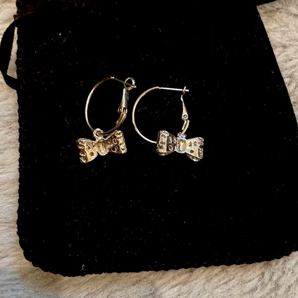 Ribbon silver color earrings - Picture 2 of 2